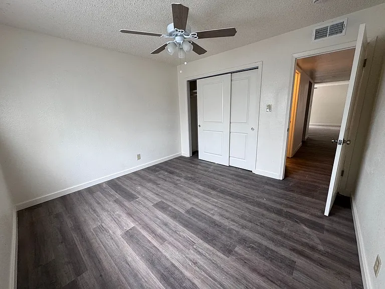 407 W Tilden St — Photo 18
