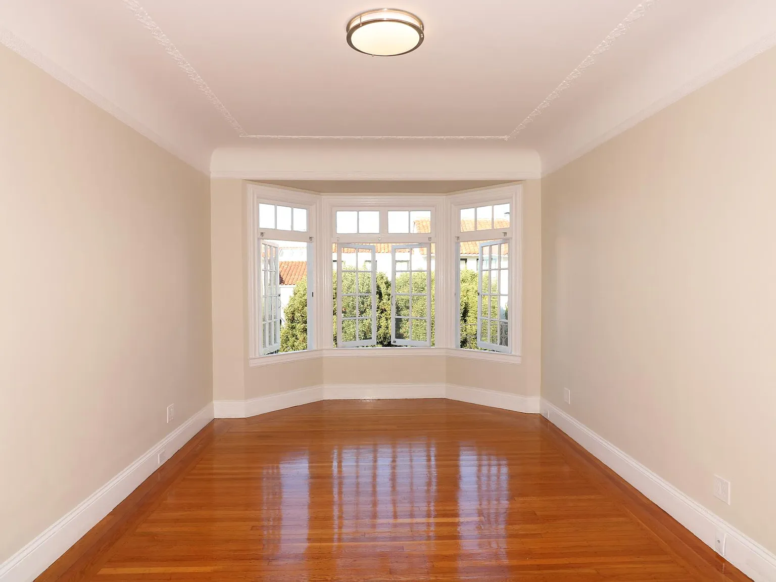 Studio, 550 sqft, $4,950 — Photo 2