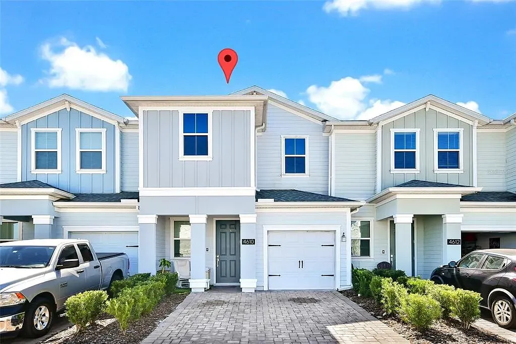 3 bed, 2.5 bath, 1897 sqft, $2,250 — Photo 1