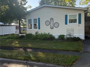 7 Symphony St, Olmsted Falls, OH 44138
