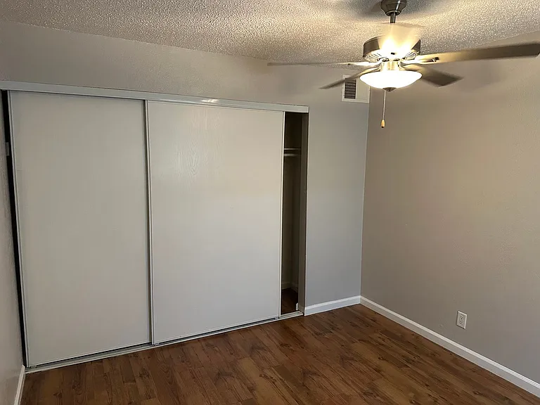 2274 E Desert Inn Rd — Photo 43