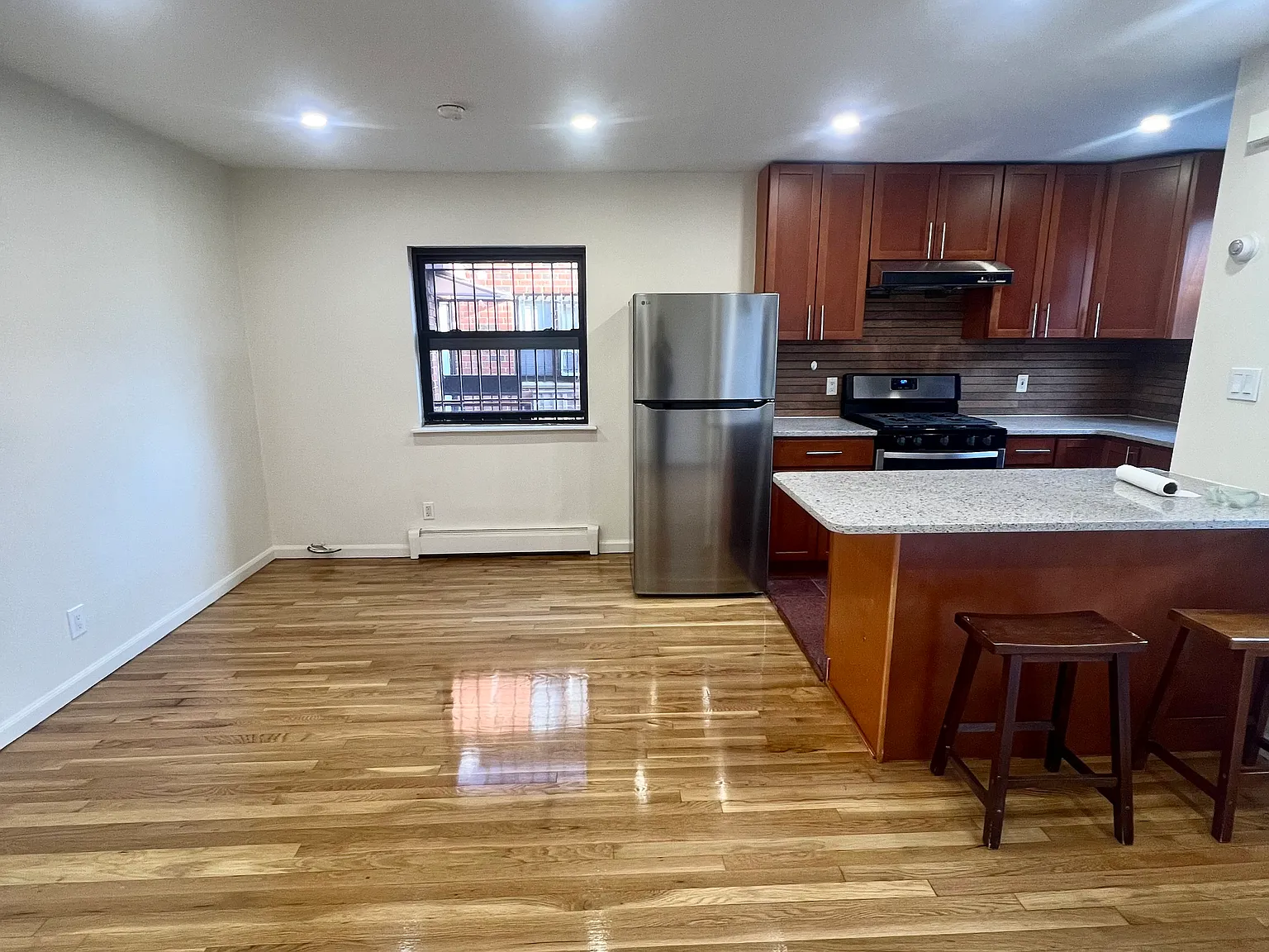 2 bed, 820 sqft, $2,600 — Photo 3