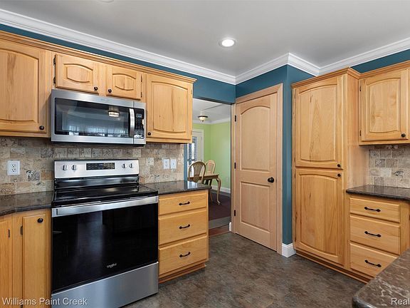 3rd image of 15289 Imlay City Rd