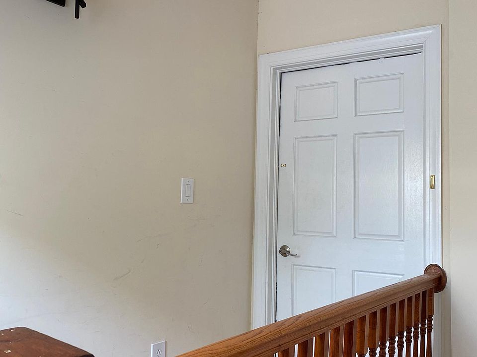 Hallway entrance to unit.