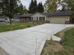 3802 Gnarl Tree Ln, Cherry Valley, IL 61016