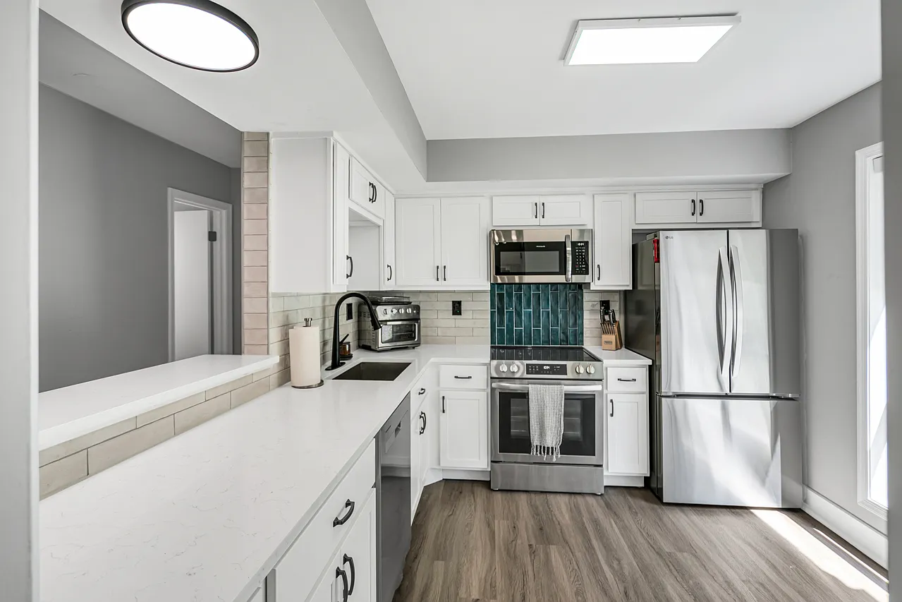 3 bed, 2200 sqft, $2,200 — Photo 1