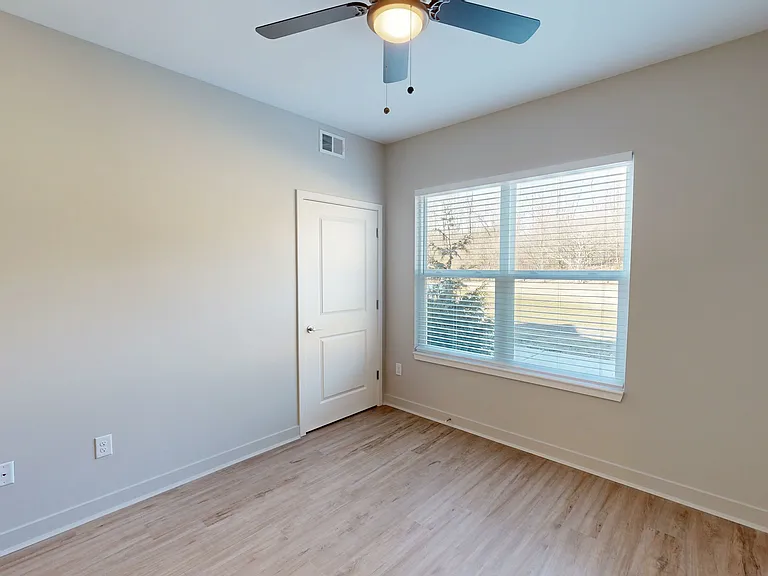 Remington Lake Apartments — Photo 31