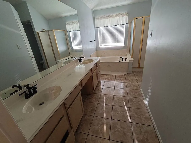 1423 Lakeshore Dr — Photo 19