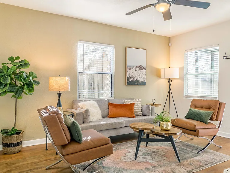304 Harvard Dr SE #2 — Photo 3