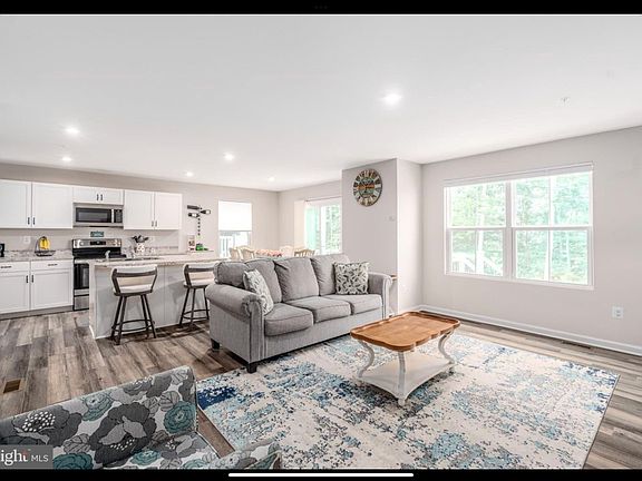 4th image of 44 Sugarberry Dr