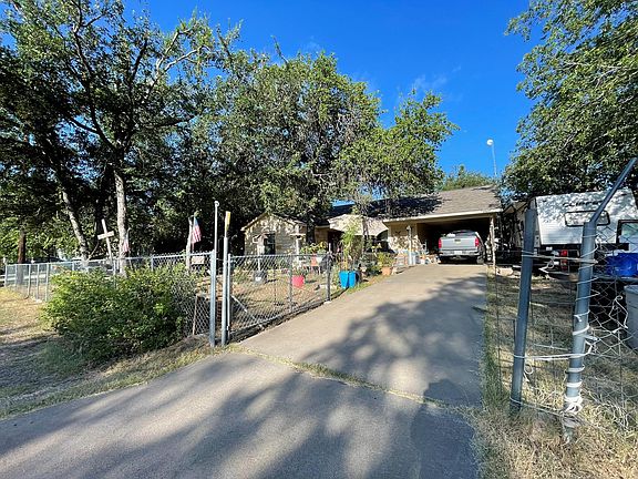 3rd image of 652 Pecan Ln