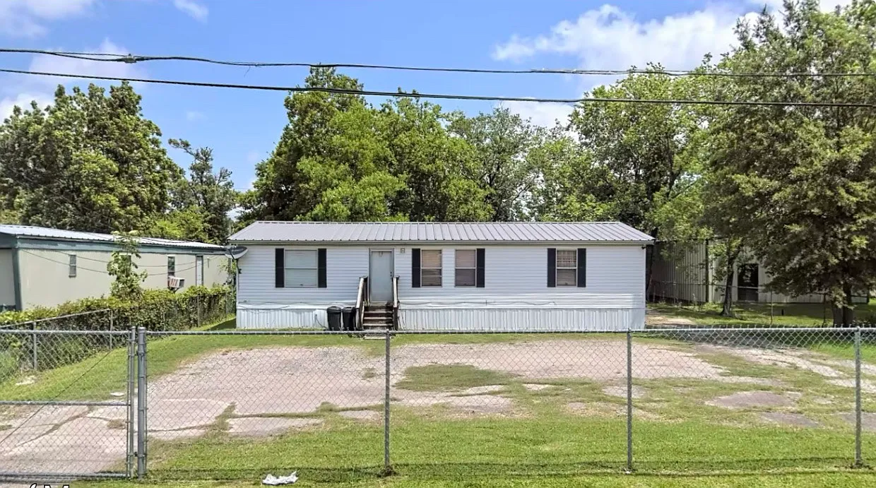 3 bed, 1200 sqft, $1,500 — Photo 2