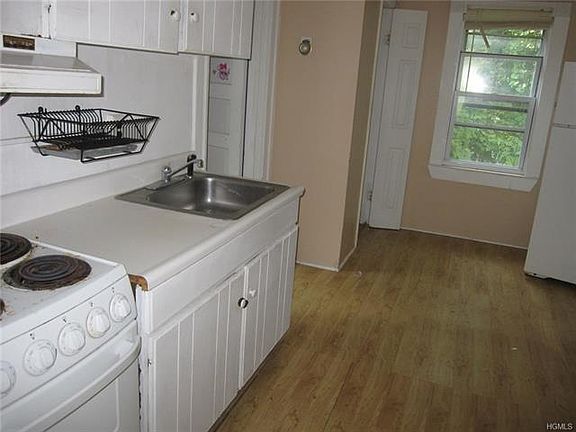 4th image of 26 Mountain Ave