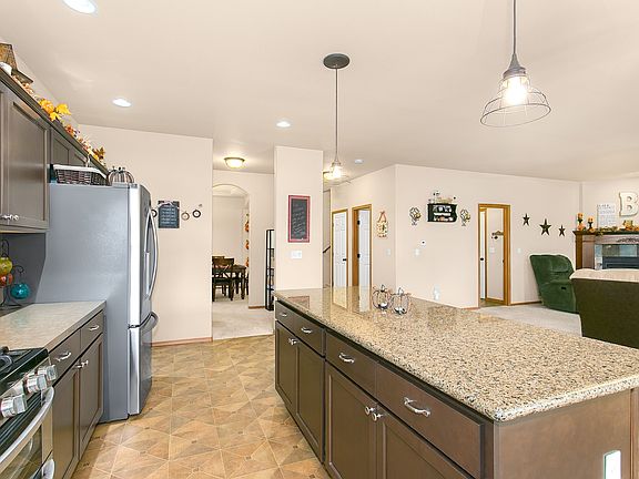5th image of 1108 23rd Pl SE