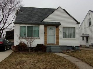 8221 Coolidge Ave, Center Line, MI 48015