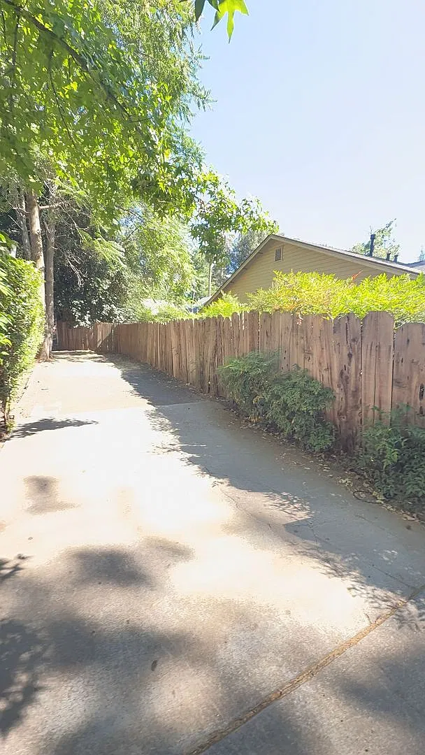 **Reserve Now For Summer 2027** Classic Chico House! 3bd/2ba Near Chico State — Photo 2