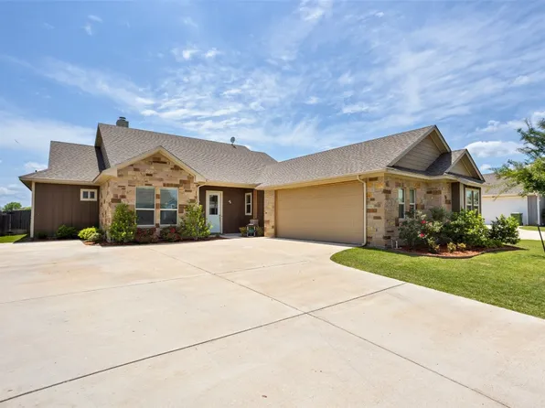 102 King Arthur Ct, Glen Rose, TX 76043