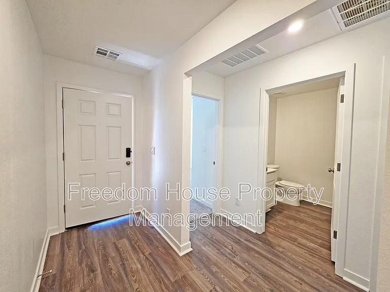 663 E Huyana Wind Dr — Photo 6