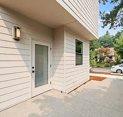 3984 NE 35th Ave — Photo 7