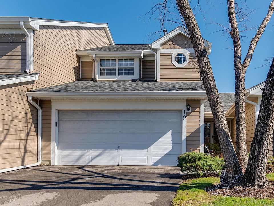 1st image of 19 White Pine Dr
