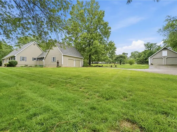 25409 Timberlake Trl, Greenwood, MO 64034