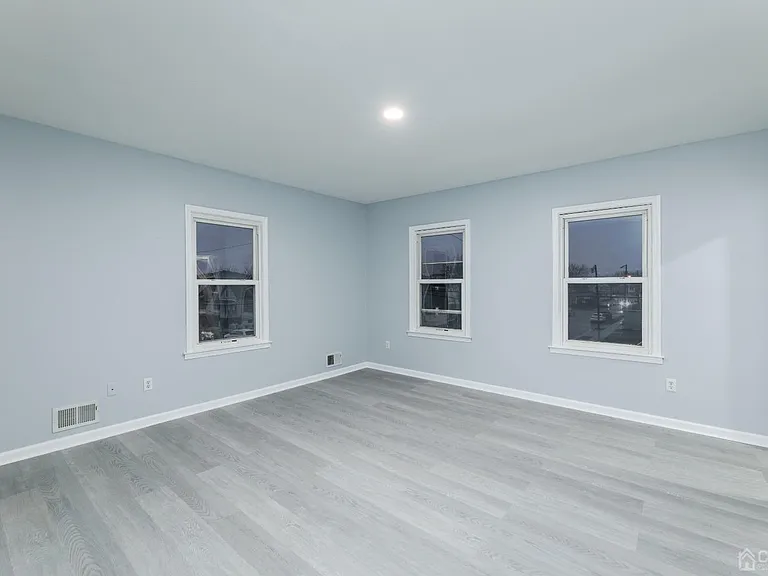 80 Heald St — Photo 10
