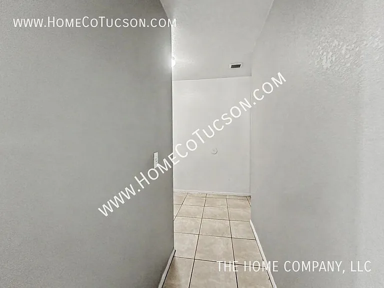 2755 E Liverpool Dr — Photo 13