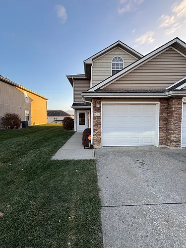 820 SW Peach Tree Ln Photo 1
