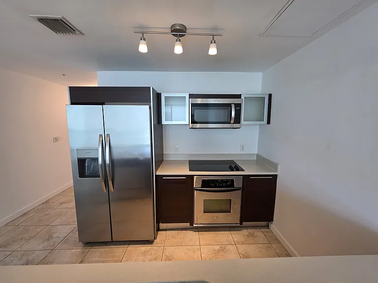1900 N Bayshore Dr — Photo 17