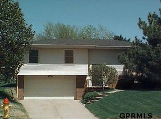 4406 Shady Cr Ln, Omaha, NE 68105