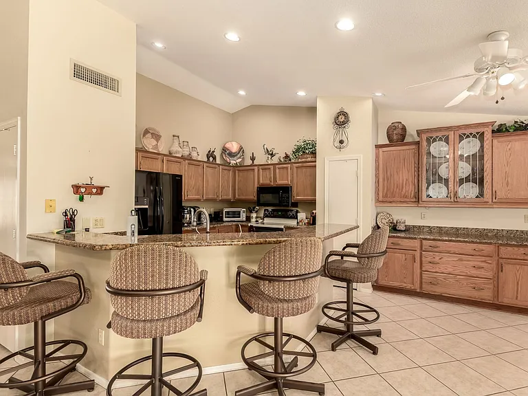 9559 E Sunburst Dr — Photo 1