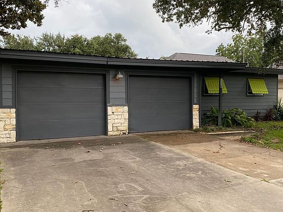 2nd image of 716 Port Neches Ave