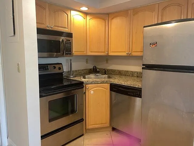 901 NE 3rd St #203 — Photo 3