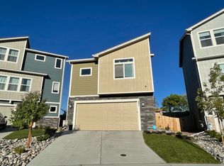 897 Grissom Dr, Colorado Springs, CO 80915