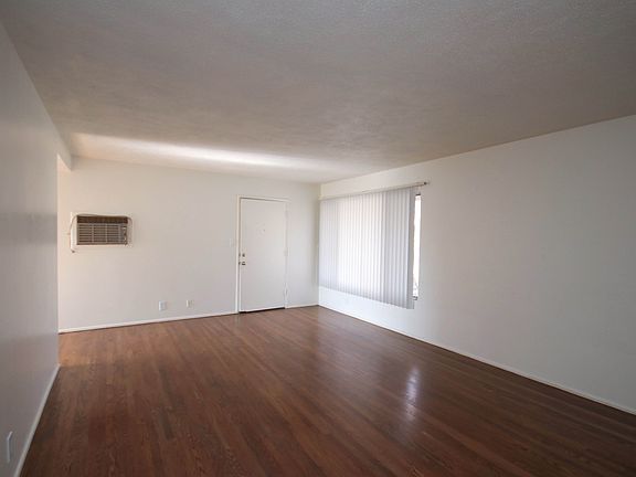 5th image of 2035 Huntington Dr APT 5