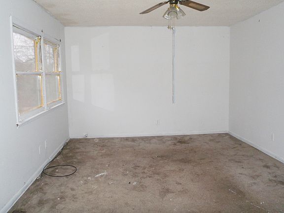 2nd image of 621 E Saunders Ave