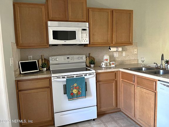 3rd image of 440 CABERNET Place S