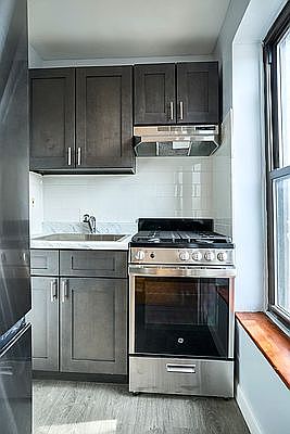 4th image of 432 Putnam Ave #3R