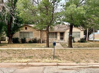 1201 8th St, Levelland, TX 79336