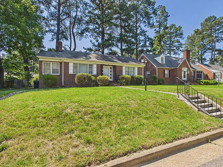 910 Northampton Rd — Photo 2