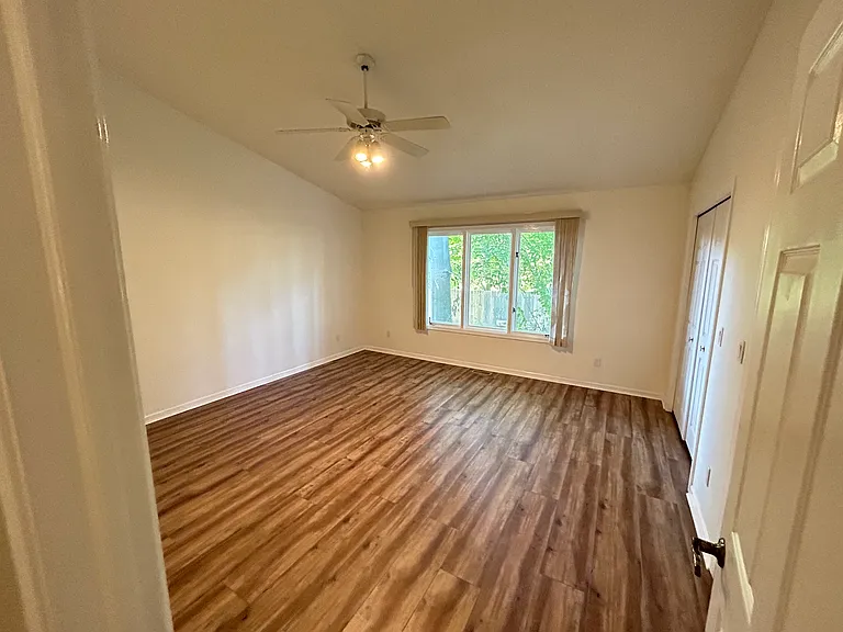 1135 E Saginaw St #1137 — Photo 7