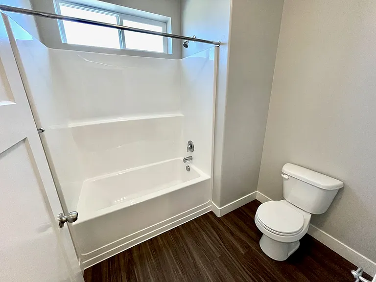 673 N 380 W — Photo 12