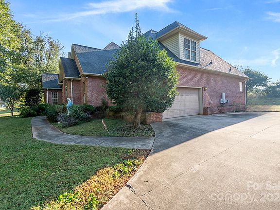 2nd image of 108 Cottonwood Dr