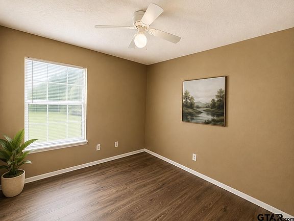 5th image of 703 Sterling Ct