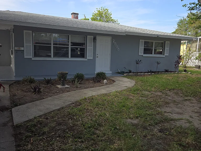2505 25th Avenue Dr W — Photo 2