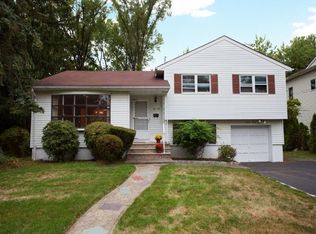 16-30 Mandon Pl, Fair Lawn, NJ 07410