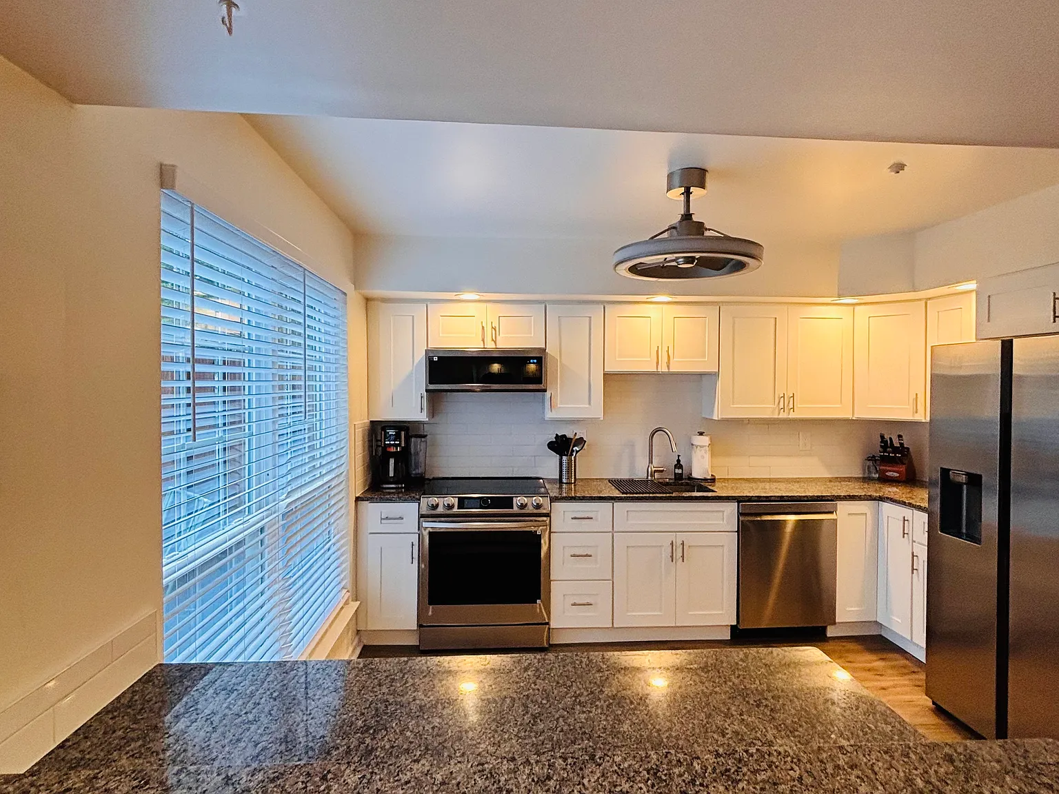 3 bed, 2.5 bath, 1834 sqft, $3,300 — Photo 4