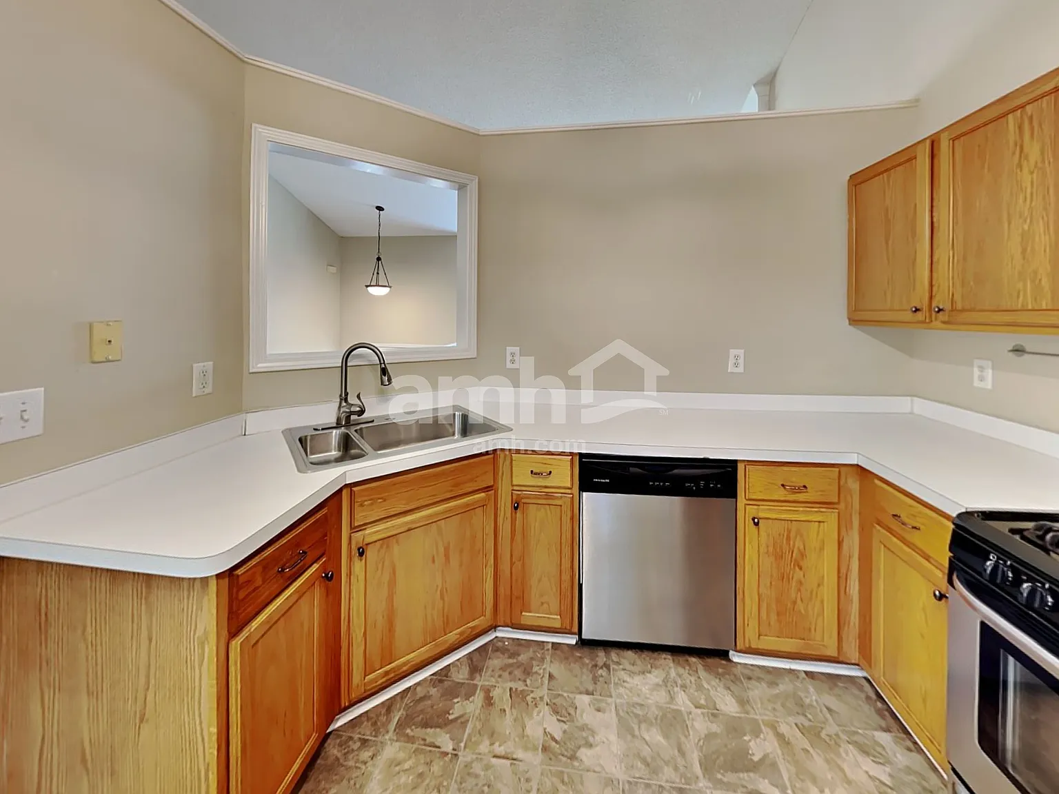 4 bed, 3.0 bath, 2500 sqft, $2,570 — Photo 4