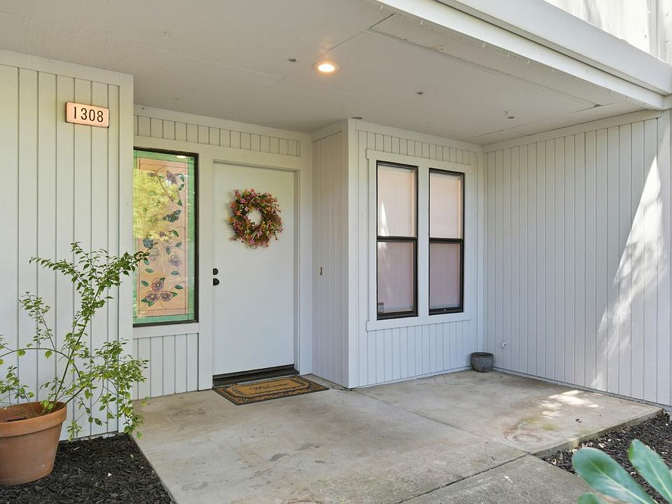 1st image of 1308 Mission Boulevard