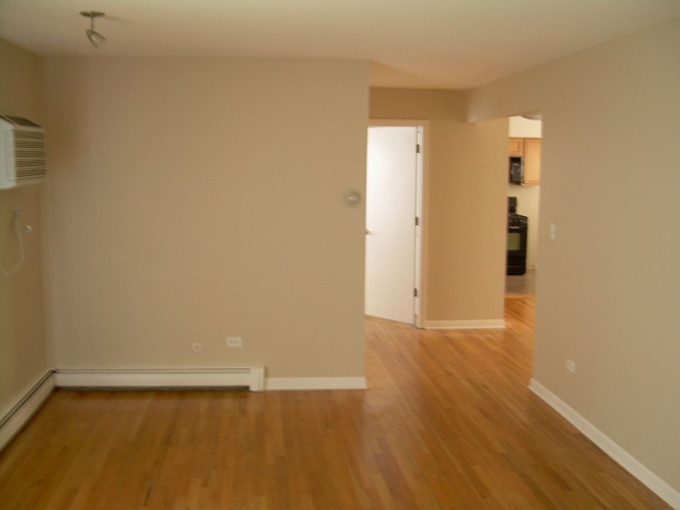 1st image of 1727 W Touhy Ave APT 6